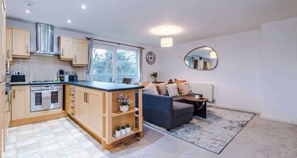 Modern 2BR | 15m to MAN Airport | Metro Link