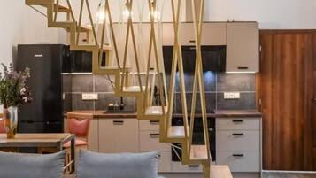 Apartment, Non Smoking, Courtyard View | Living area