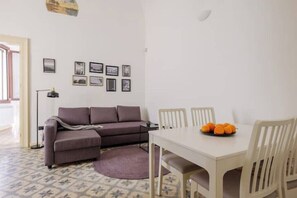 Dining - Vrbo Property (Lecce)