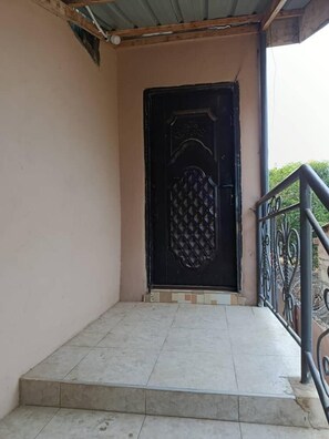 Chambre, plusieurs chambres, fumeur, balcon | Détail de l’extérieur
