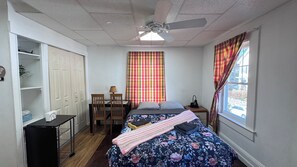 1 bedroom, iron/ironing board, free WiFi, bed sheets - Modern Private Studio near Boston — Walk to Train (Malden)