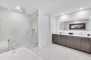 Bathroom - Quattro at Naples Square (Naples)