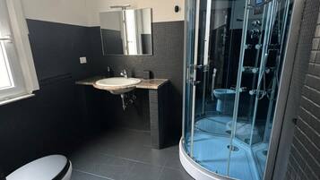 Chambre quadruple | Salle de bain