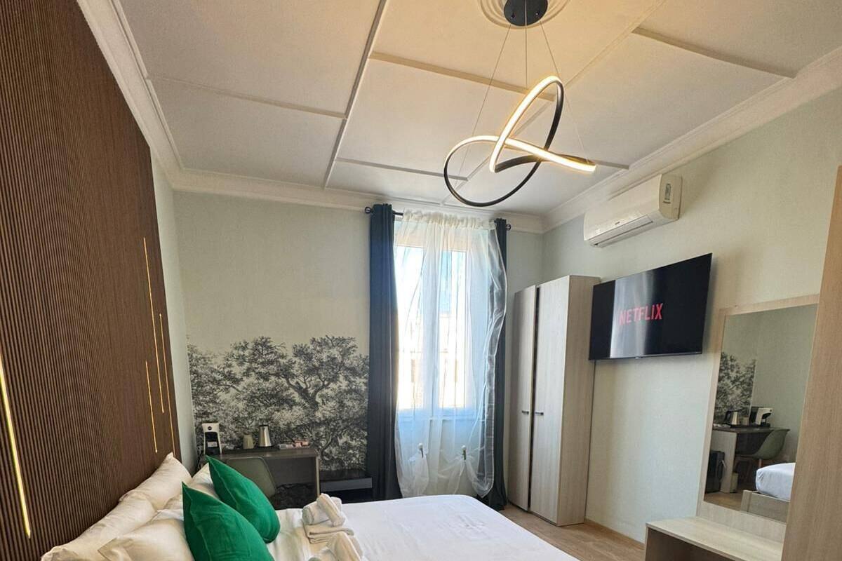 四人房 | 办公桌、免费 WiFi