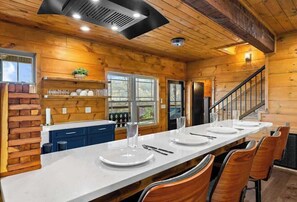 Dining - LeConte Views - Hot Tub - Game Loft - Remodeled (Gatlinburg)