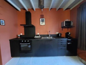 Luxury Apartment, City View | Private kitchen - La Petite Histoire (Ath)