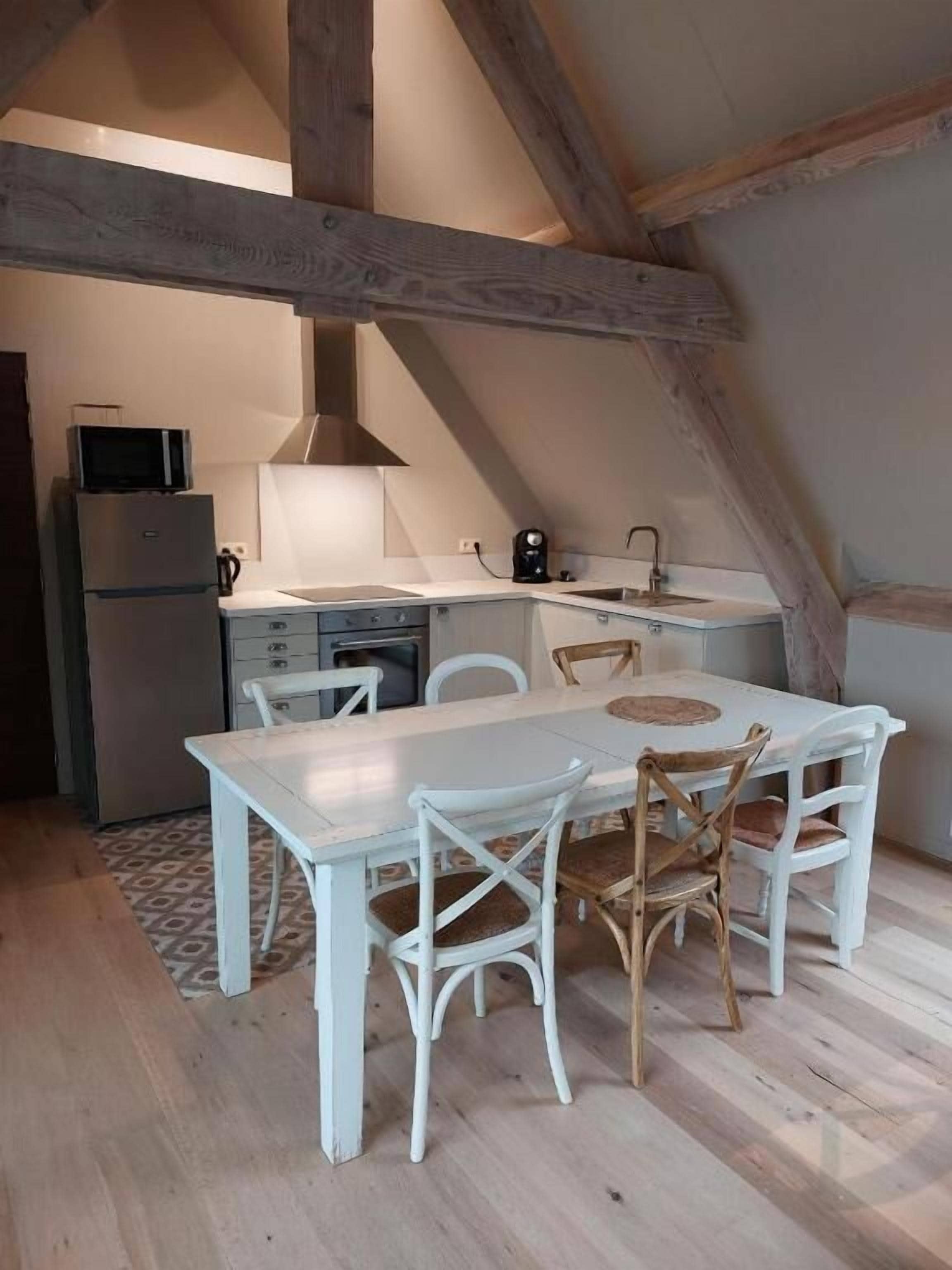 Comfort Apartment, City View | Dining