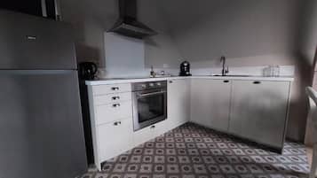 Comfort Apartment, City View | Private kitchen