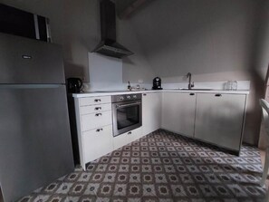 Comfort Apartment, City View | Private kitchen