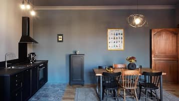 Comfort Apartment, City View | Dining