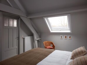 Cortinas blackout, tabla de planchar con plancha y wifi gratis 