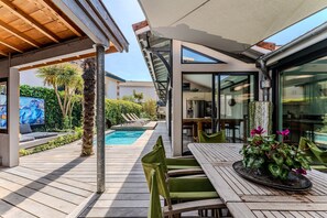 Outdoor dining - Incredible 5-Star Villa Arcachon (Arcachon)