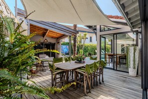 Outdoor dining - Incredible 5-Star Villa Arcachon (Arcachon)