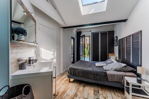 4 chambres, fer et planche à repasser, Wi-Fi, draps fournis