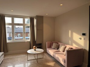 Living area - London 2 Bed Premium Flat (London)