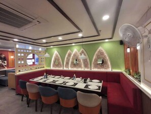 Deluxe Double Room, City View | Dining - Hotel Luxe Stay - Delhi Airport (New Delhi)