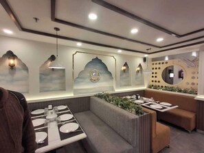 Dining - Hotel Luxe Stay - Delhi Airport (New Delhi)