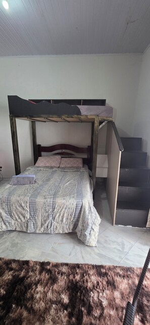 Ferros/tábuas de passar roupa, Wi-Fi, roupa de cama