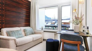 TV, stereoanlegg og kontorer