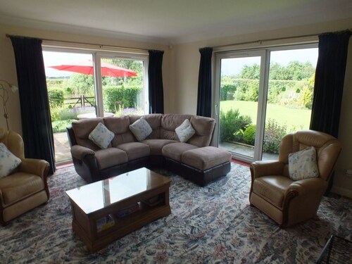 Private 5 Acre Lakeside Family/Large Group Cottage. Quiet Rural Farmside Stay!