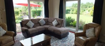 Private 5 Acre Lakeside Family/Large Group Cottage. Quiet Rural Farmside Stay!