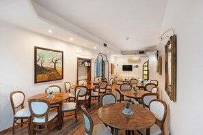 Dining - Villa Pompeii Ruiins with Private Terrace, Wi-Fi, and Air Conditioning (Torre Annunziata)