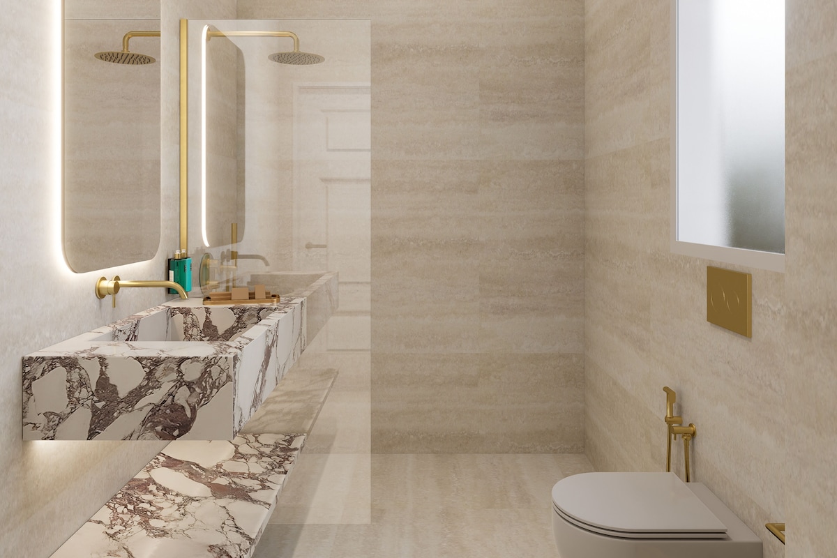 Ein modernes Badezimmer mit Marmor-Waschtisch, Toilette und Duschbereich.