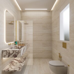 Shower, hair dryer, slippers, towels - The Character (Athina)