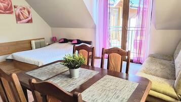 Family Studio Suite, Balcony, Garden View