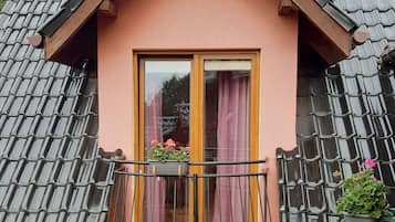 Family Studio Suite, Balcony, Garden View | Exterior detail