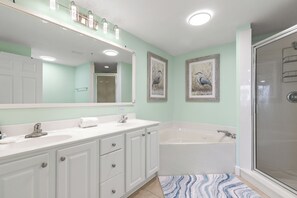 Douche, sèche-cheveux, serviettes fournies