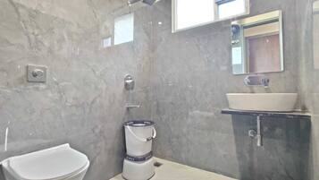 Dusche, Handtücher, Seife, Toilettenpapier