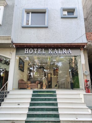 Exterior detail - Hotel Kalra (Amritsar)