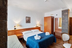 Room - H Pompeii Ruiins Bed and Breakfast - Standard Triple Room 8 (Pompei)