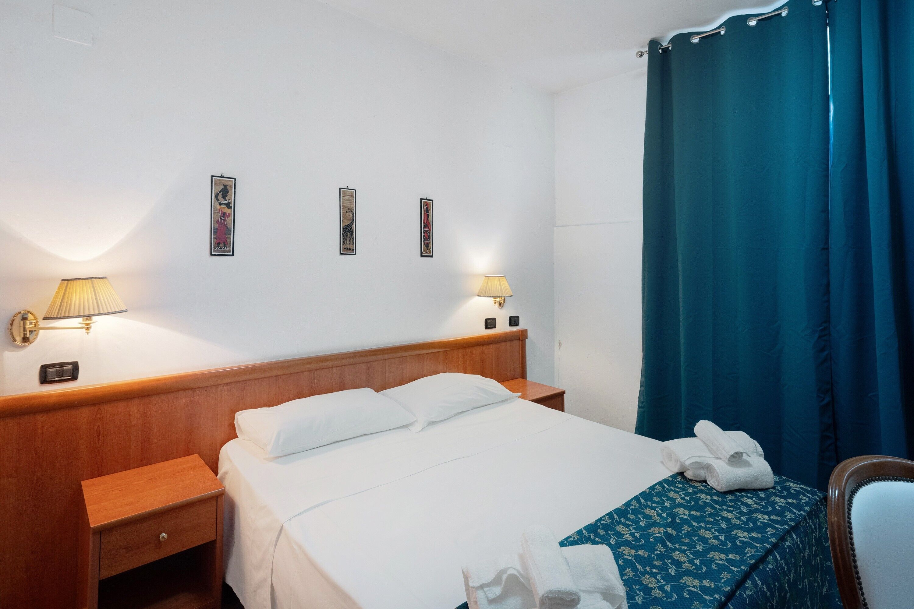 WiFi, bed sheets