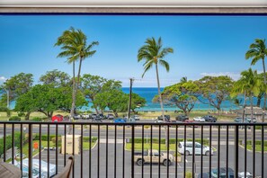 Property grounds - Maui Parkshore #415 Ocean View in the Heart of Kihei, Walk to Kamaole Beach (Kihei)