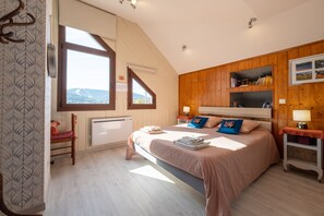 Iron/ironing board, WiFi, bed sheets - Le Chalet des Beuquillons B&B: Mountain View, Private Terrace, Wi-Fi (Gérardmer)