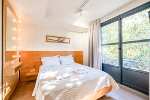 Apartment - Panellinion Beachfront Getaway Balcony w Seaview (Kalamata)