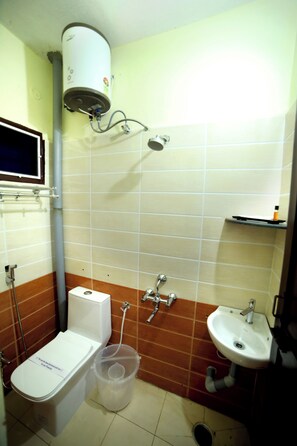 Deluxe Room, City View | Bathroom - Hotel Shree Laksha Residency Madurai (Madurai)