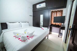 Deluxe Room, City View | Desk, free WiFi - Hotel Shree Laksha Residency Madurai (Madurai)