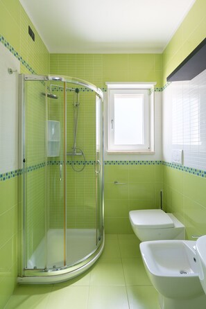 Shower, hair dryer, bidet, towels - Sea View Apartment with Terrace Lido San Giovanni Gallipoli (Gallipoli)