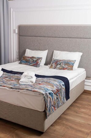 Apartment | Blackout drapes, iron/ironing board, free WiFi
