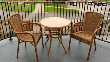 Apartment, 2 Bedrooms, Balcony, Garden View | Outdoor dining