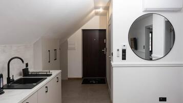 Huoneisto, 2 makuuhuonetta, parveke, näköala puutarhaan | Yksityinen keittiö