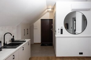 Apartment, 2 Bedrooms, Balcony, Garden View | Private kitchen