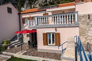 Exterior - Vacation home in a quiet location with terrace, sea view & private pool (Grižane-Belgrad)