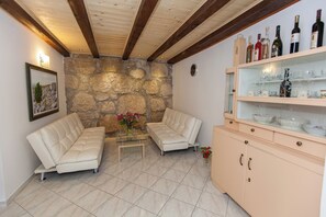 Interior - Vacation home in a quiet location with terrace, sea view & private pool (Grižane-Belgrad)