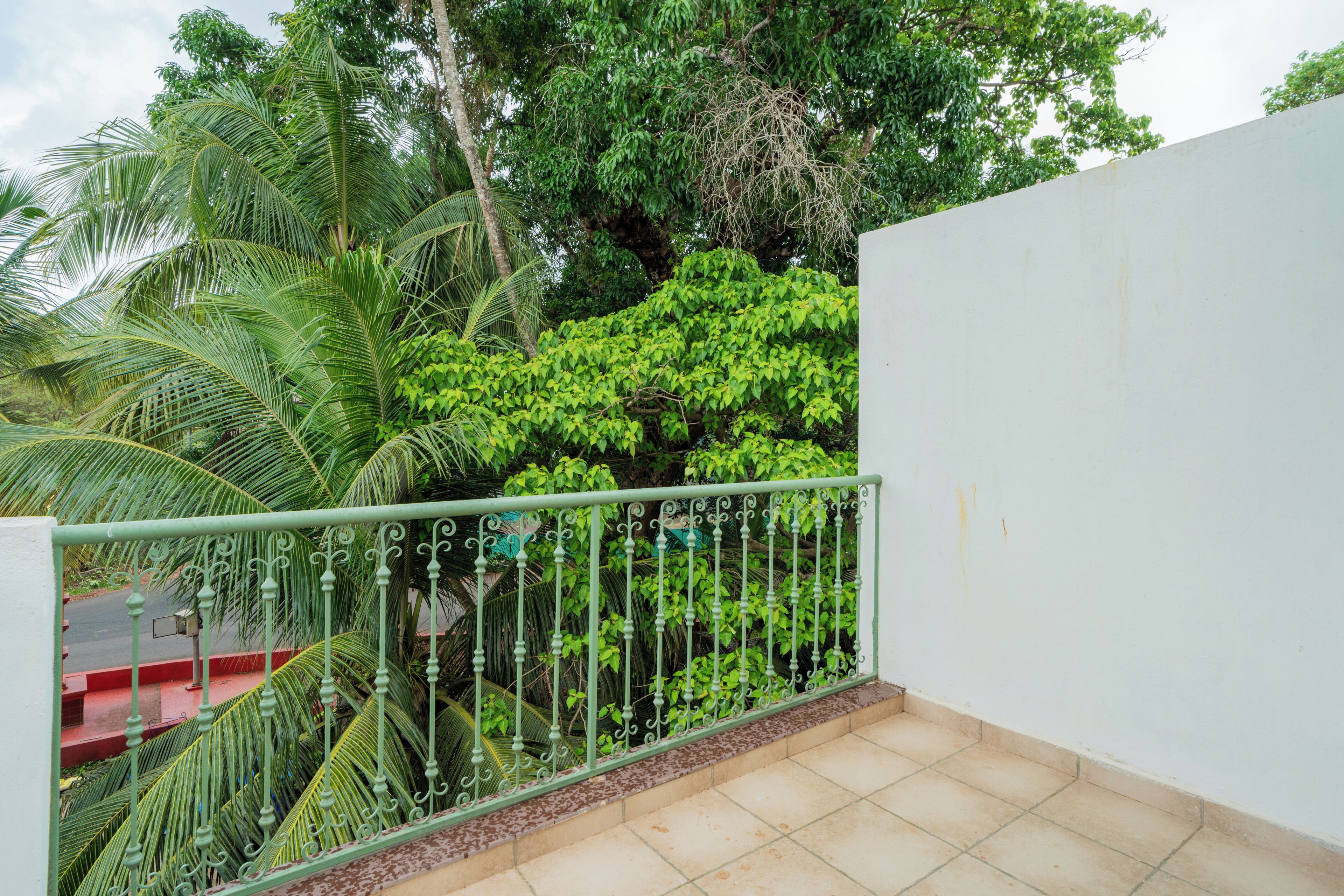 المنطقة المحيطة بالمنشأة