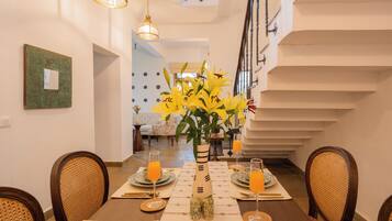 Deluxe Villa | Dining