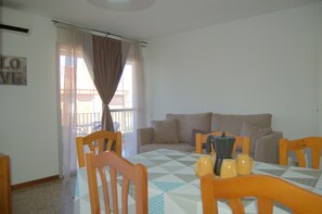 Smart TV - Apt. Jasmin 4 guests, air conditioning (Lloret de Mar)